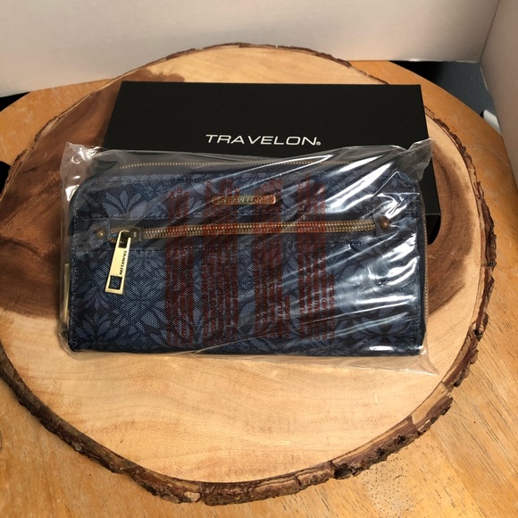 NWT Navy Floral TRAVELON RIFD Protected Wristlet - Picture 3 of 8